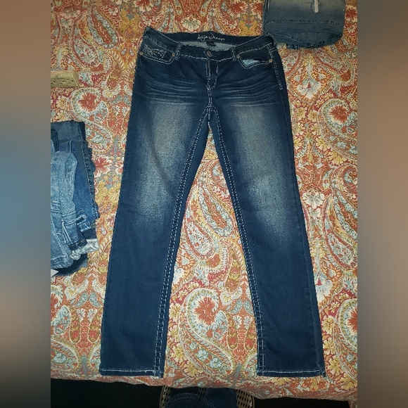 Jeans - Picture 1 of 3